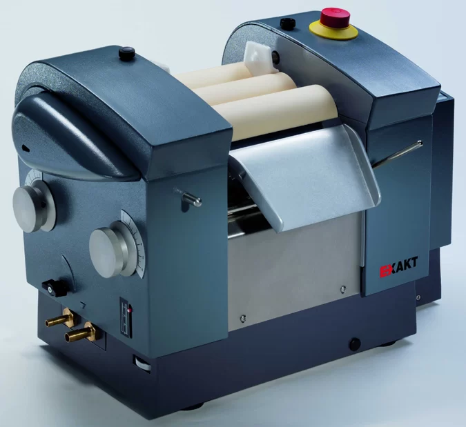 EXAKT 80S with speedcontrol, three roll mill